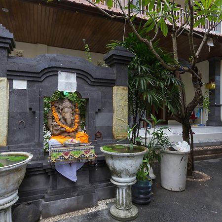 Reddoorz @ Petitenget Street Seminyak  Exterior photo