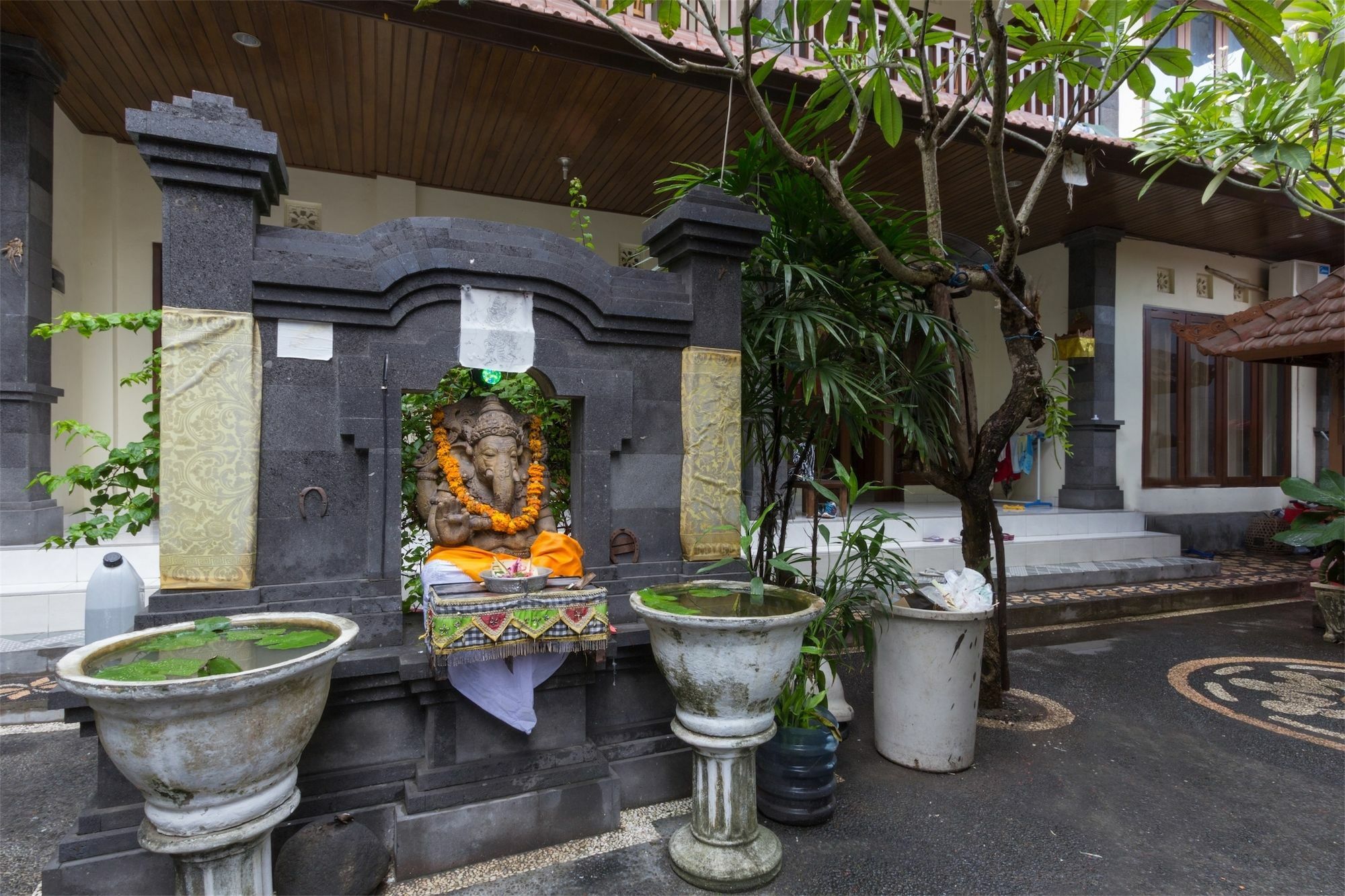 Reddoorz @ Petitenget Street Seminyak  Exterior photo